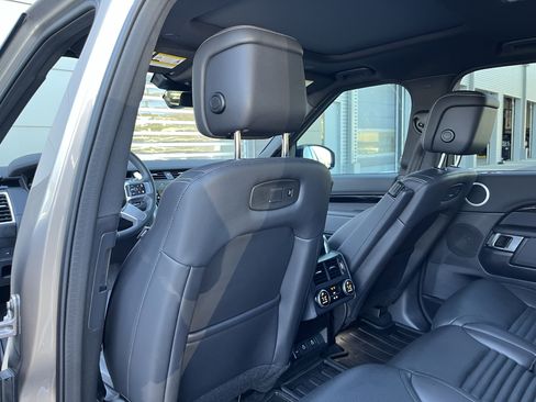 Used 2025 Land Rover Discovery S image 34
