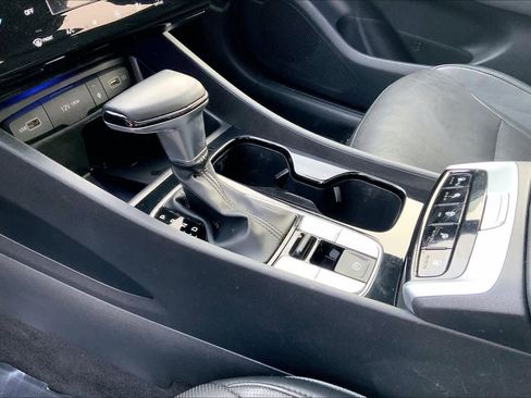 Used 2022 Hyundai Santa Cruz Limited image 16