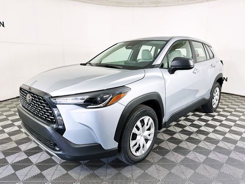 Used 2024 Toyota Corolla Cross L image 7