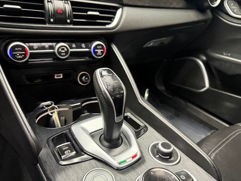 Used 2020 Alfa Romeo Giulia RWD image 26