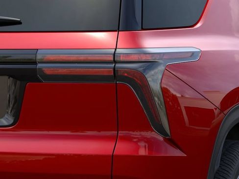 New 2026 Chevrolet Traverse LT w/ Sun and Wheel Package FWD image 11