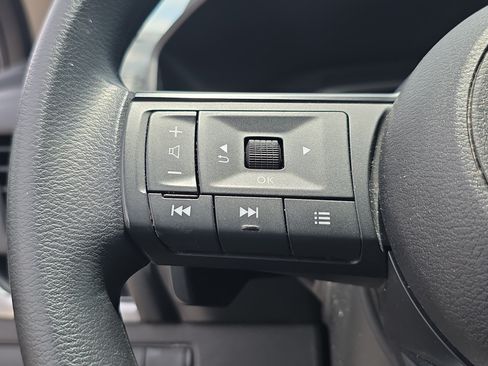 Used 2024 Nissan Rogue SV FWD image 28