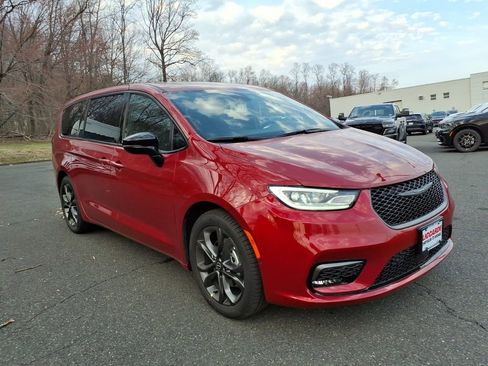 New 2026 Chrysler Pacifica Select image 1