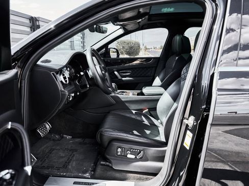 Used 2017 Bentley Bentayga AWD/4WD image 26