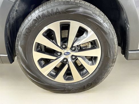 Certified 2025 Subaru Outback Premium w/ Popular Package #1 AWD/4WD image 28