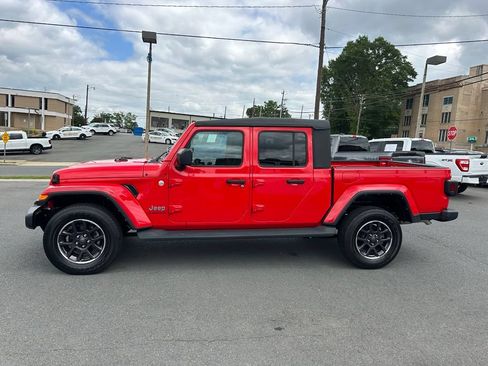Used 2023 Jeep Gladiator Overland AWD/4WD image 3