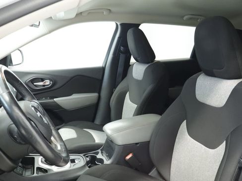 Used 2014 Jeep Cherokee Latitude w/ Cold Weather Group FWD image 26
