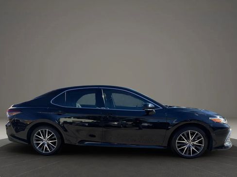 Used 2023 Toyota Camry XLE image 4