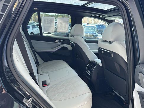 Used 2025 BMW X5 xDrive40i w/ Premium Package image 11