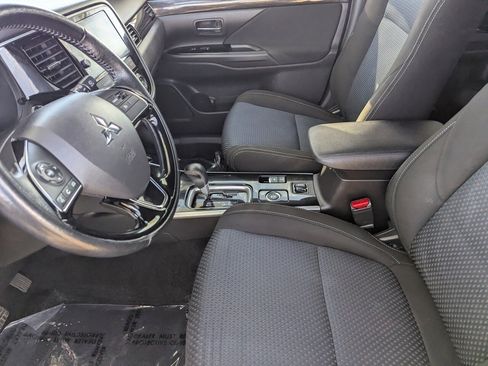 Used 2018 Mitsubishi Outlander LE image 28