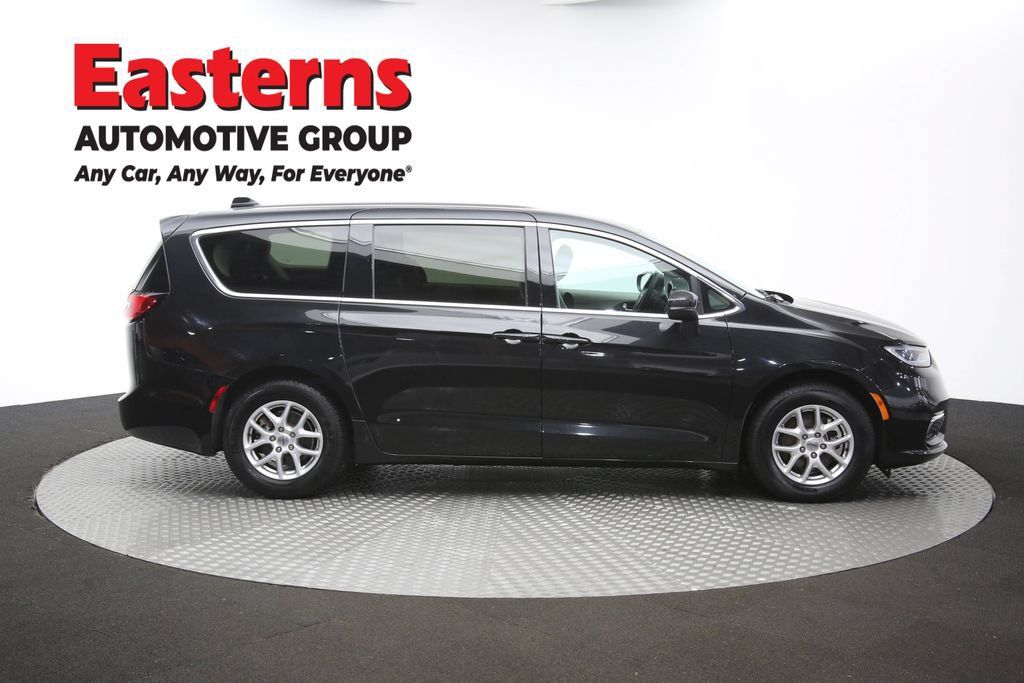 Used 2023 Chrysler Pacifica Touring-L FWD image 49