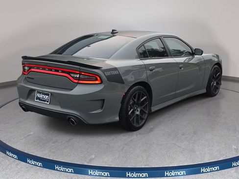 Used 2017 Dodge Charger R/T RWD image 5