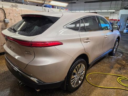 Used 2022 Toyota Venza Limited w/ Advanced Technology Package image 6