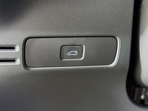 Certified 2023 Volvo XC40 B5 Ultimate w/ Protection Package Premier AWD/4WD image 10