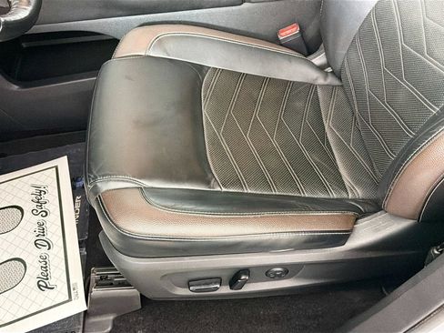 Used 2022 Nissan Pathfinder Platinum AWD/4WD image 19