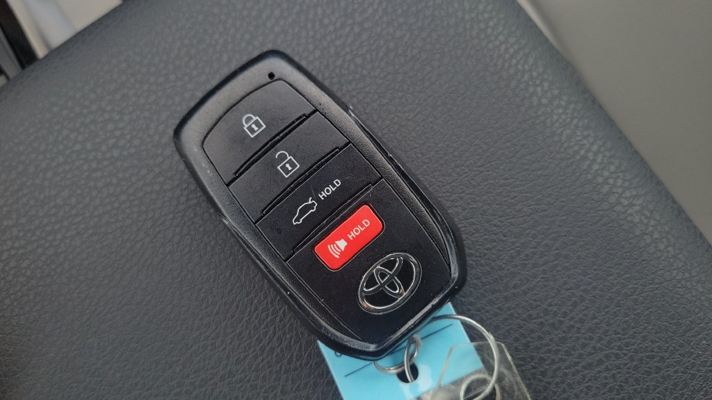 Used 2026 Toyota Camry SE FWD image 27