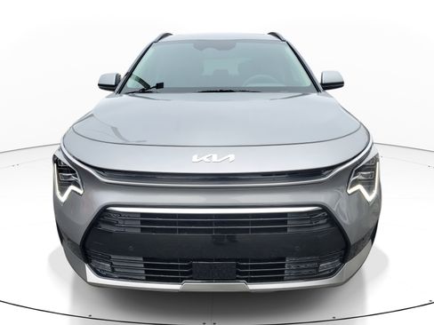 New 2025 Kia Niro SX Touring image 2