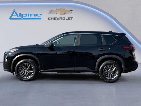 Used 2024 Nissan Rogue S AWD/4WD image 2