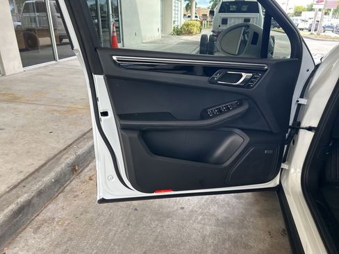 Used 2022 Porsche Macan image 35