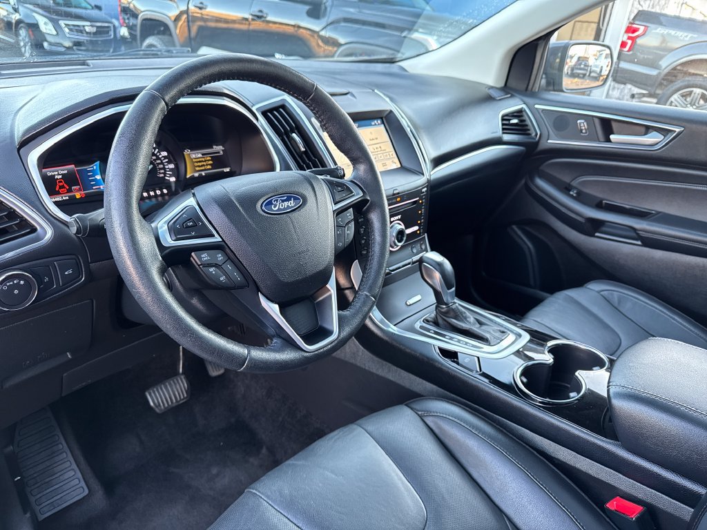 Used 2018 Ford Edge Titanium w/ Equipment Group 302A AWD/4WD image 23