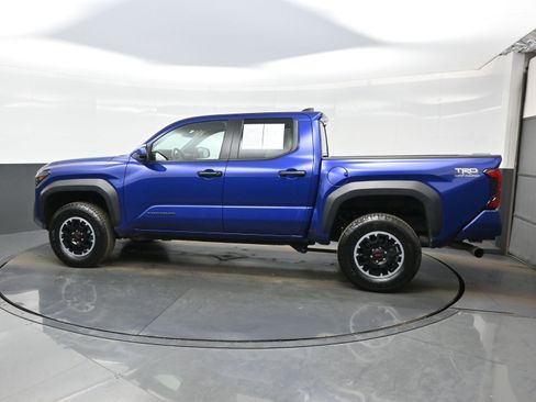Used 2024 Toyota Tacoma TRD Off-Road image 3