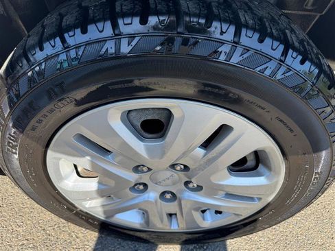 Used 2019 Dodge Journey SE image 36