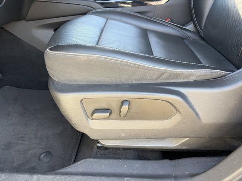 Certified 2022 Buick Envision Essence w/ Technology Package I FWD image 22