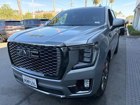 Used 2024 GMC Yukon Denali Ultimate AWD/4WD image 2