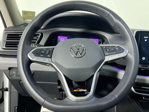 Used 2024 Volkswagen Atlas Peak Edition SEL AWD/4WD image 10