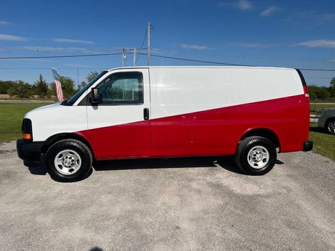 Used 2017 Chevrolet Express 2500 RWD image 5