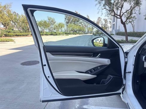 Used 2020 Honda Accord EX image 18