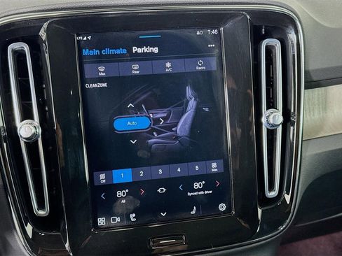 Used 2023 Volvo XC40 B5 Ultimate w/ Protection Package Premier image 19