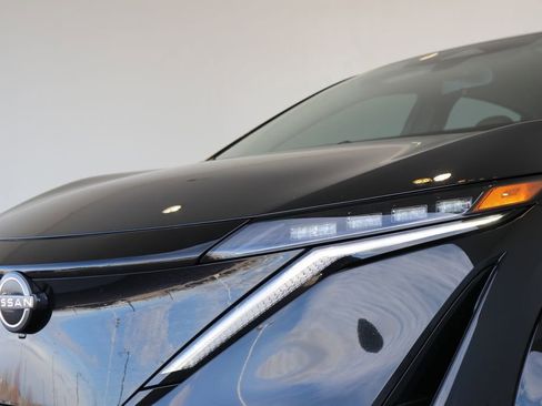 Used 2023 Nissan Ariya AWD image 12