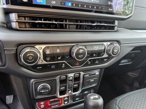 Certified 2025 Jeep Wrangler Unlimited Rubicon 4xe w/ Safety Group image 29