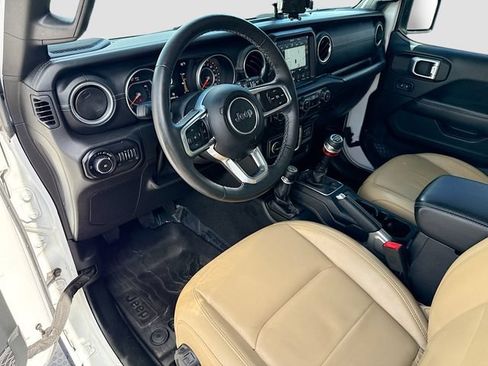 Used 2018 Jeep Wrangler Unlimited Sahara AWD/4WD image 9