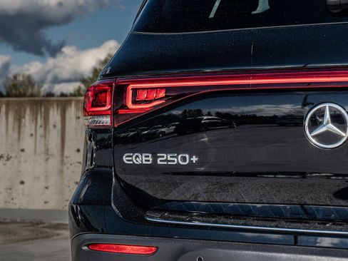 Used 2023 Mercedes-Benz EQB 250+ image 9