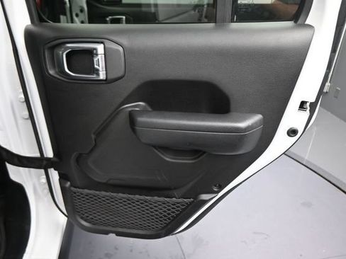 Used 2023 Jeep Wrangler Unlimited Rubicon w/ Cold Weather Group AWD/4WD image 23