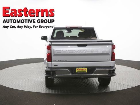 Used 2022 Chevrolet Silverado 1500 LT AWD/4WD image 38