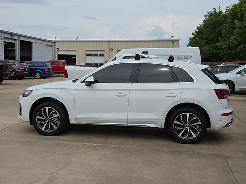 Used 2022 Audi Q5 2.0T Premium w/ Convenience Package AWD/4WD image 3