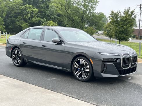 Used 2024 BMW 760i xDrive w/ Executive Package AWD/4WD image 2