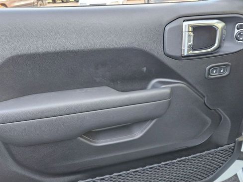 New 2025 Jeep Gladiator Sport image 14