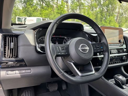 Used 2025 Nissan Pathfinder SV AWD/4WD image 37