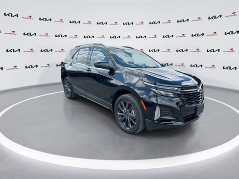 Used 2024 Chevrolet Equinox RS image 2