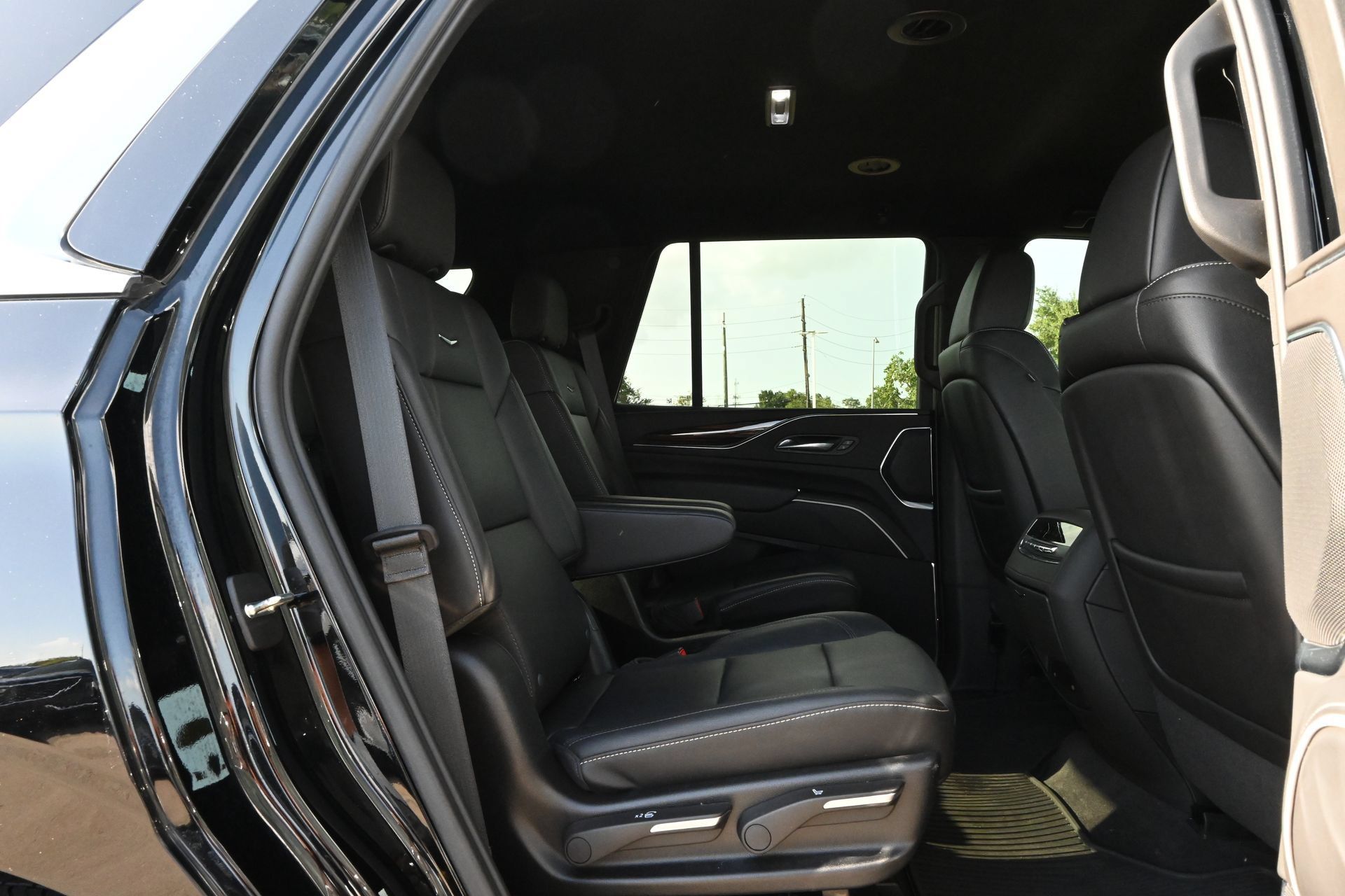 Used 2024 Cadillac Escalade Luxury RWD image 24