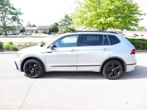 Used 2024 Volkswagen Tiguan SE R-Line AWD/4WD image 10
