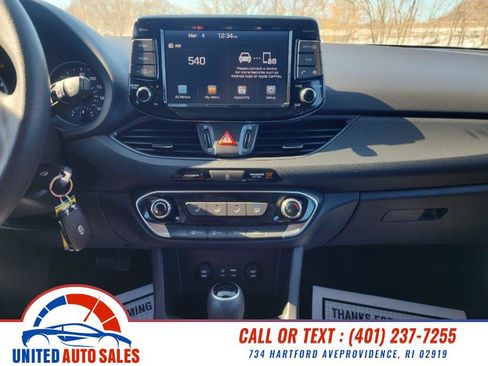 Used 2018 Hyundai Elantra GT image 16