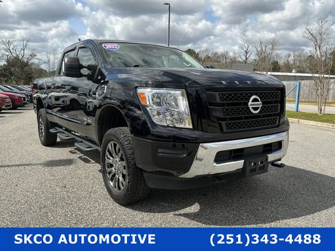 Used 2022 Nissan Titan SV image 7