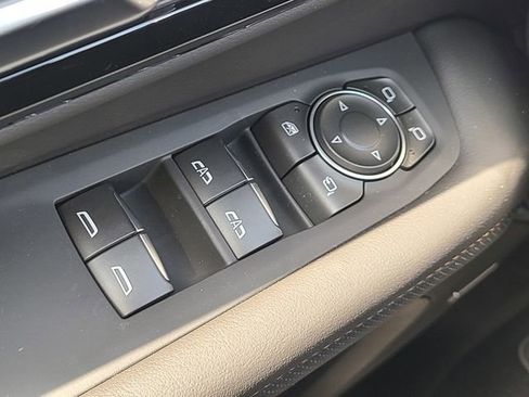 New 2025 Chevrolet Suburban High Country image 32