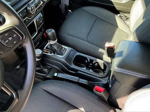 Used 2022 Jeep Gladiator Sport image 15