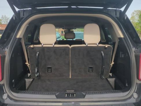 Used 2023 Ford Explorer Limited AWD/4WD image 32